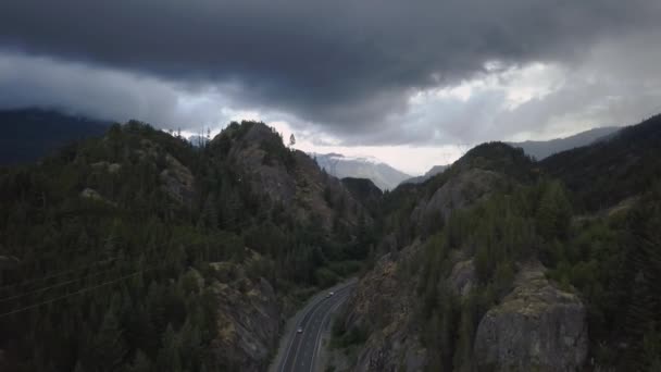 Vista Aerea Una Bella Strada Panoramica Circondata Montagne Canadesi Durante — Video Stock