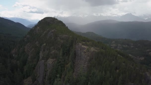 Gündoğumu Zaman Atlamalı Squamish Şehir Üzerinde Şef Dağ Yukarıdan Izlendi — Stok video