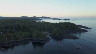 Hava doğa manzaralı renkli buzul Gölü güzel kayalık adaların. Garibaldi yakınındaki Squamish, Kuzey Vancouver, British Columbia, Kanada çekilmiş resim.