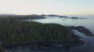 Hava doğa manzaralı renkli buzul Gölü güzel kayalık adaların. Garibaldi yakınındaki Squamish, Kuzey Vancouver, British Columbia, Kanada çekilmiş resim.