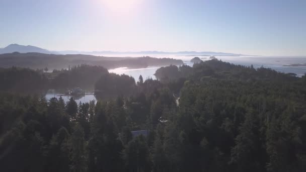 Aerial Natur Landskap Syn Vackra Klippiga Öar Färgglad Glacier Lake — Stockvideo