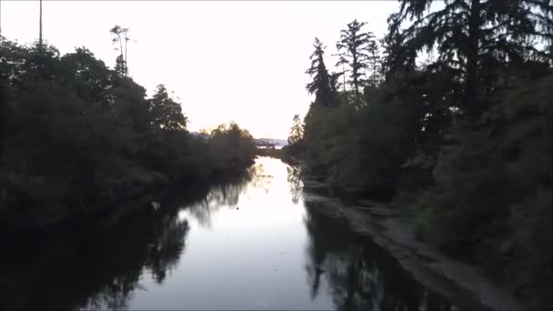 活気のある日没時にカナダの美しい風景の上空の バンクーバー ブリティッシュ コロンビア カナダの東のチリワック川で撮影 — ストック動画