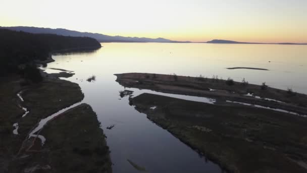 Luchtfoto Van Het Prachtige Canadese Landschap Tijdens Een Levendige Zonsondergang — Stockvideo