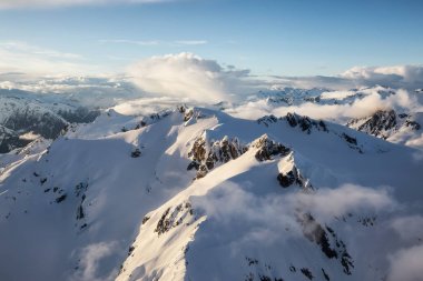 Kanada dağ manzarası güzel hava görünümünü. Vancouver, British Columbia, Kanada kuzeyindeki alınan.