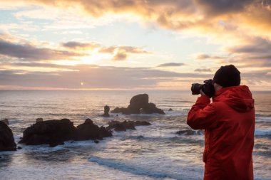Fotoğrafçı Oregon kıyılarında