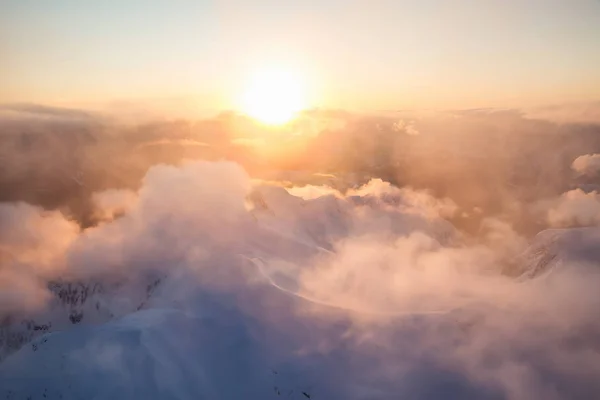 Поразительный Вид Красивые Канадские Горы Высоты Птичьего Полета Время Впечатляющего — стоковое фото