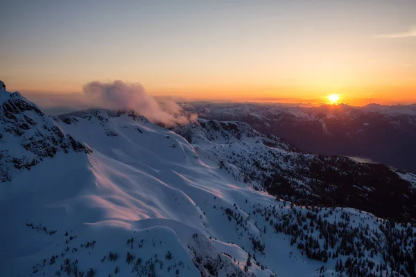 Vue Aérienne Saisissante Magnifique Sur Les Montagnes Canadiennes Lors Coucher — Photo