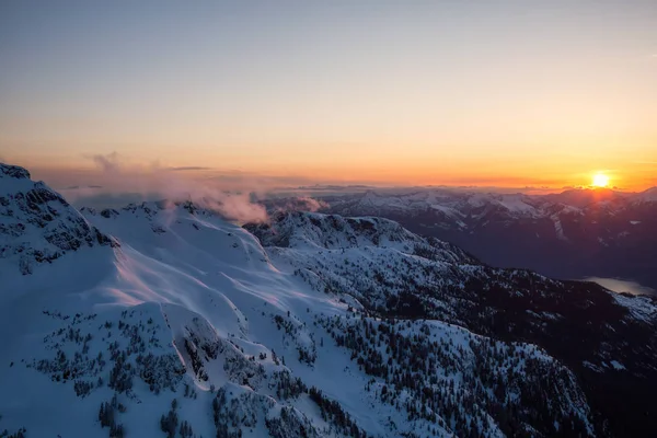 Splendida Bella Vista Aerea Paesaggio Delle Montagne Canadesi Durante Tramonto — Foto Stock