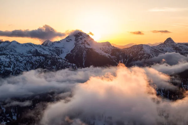 Pozoruhodný Krásný Vzdušný Krajiny Pohled Kanadských Hor Během Živého Sunsetd — Stock fotografie