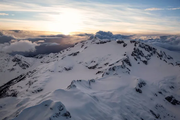 Impresionante Hermoso Paisaje Montaña Canadiense Cubierto Nieve Tomado Desde Una — Foto de Stock