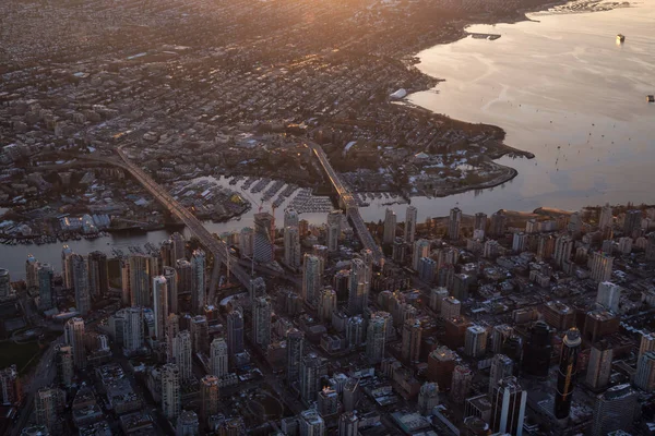 Vista Aérea False Creek Downtown City Durante Una Vibrante Puesta — Foto de Stock