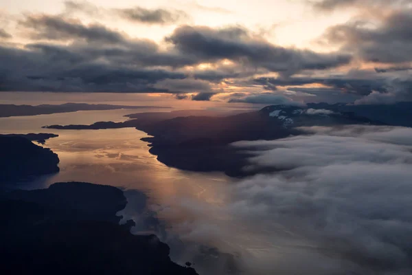 Pemandangan Udara Pemandangan Sunshine Coast Selama Matahari Terbenam Yang Hidup — Stok Foto