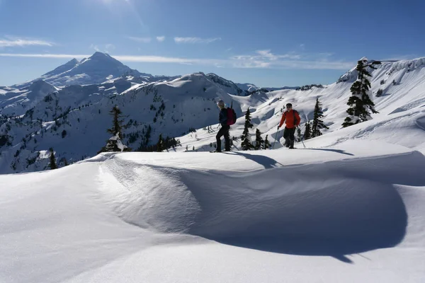 Abenteuerlustige Männer Und Frauen Gehen Schneeschuhwandern Schnee Aufgenommen Artist Point — Stockfoto