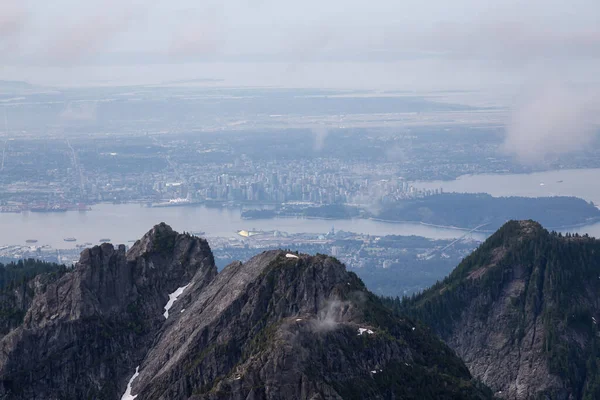 Veduta Aerea Della Montagna Grouse Con Downtown City Sullo Sfondo — Foto Stock