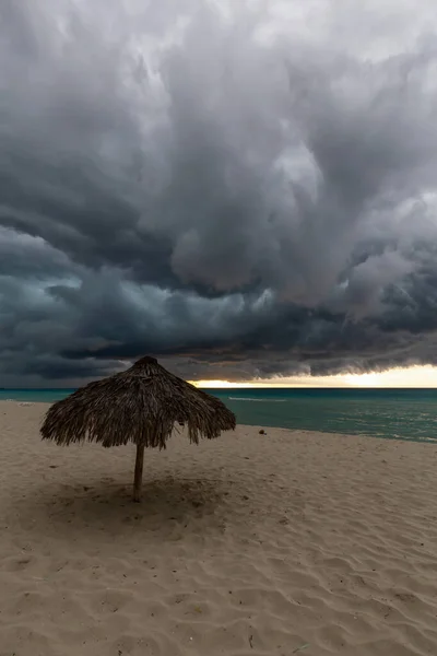 Вид Песчаный Пляж Варадеро Куба Карибском Море Снятые Время Темной — стоковое фото