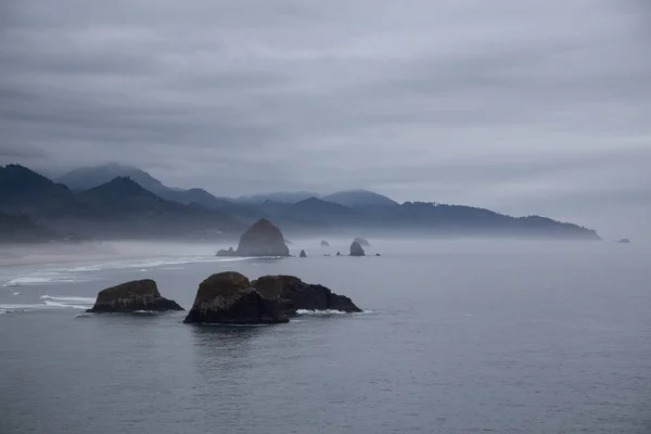 Cannon Beach Oregon Estados Unidos Hermosa Vista Aérea Costa Rocosa —  Fotos de Stock