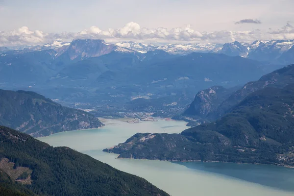 Hermosa Vista Aérea Howe Sound Inlet Squamish City Con Paisaje — Foto de Stock