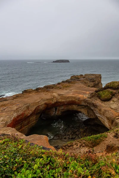 View Devil Punchbowl Arch Rainy Summer Day Taken Otter Rock — Stock Photo, Image