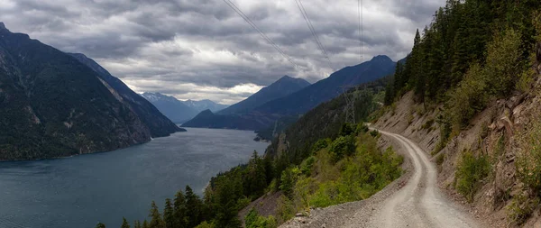 Bella Vista Panoramica Una Strada Sterrata Nella Valle Della Montagna — Foto Stock