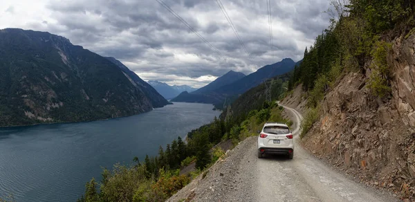 Lillooet Canadá Agosto 2019 Mazda Suv Conduciendo Camino Tierra Valle — Foto de Stock