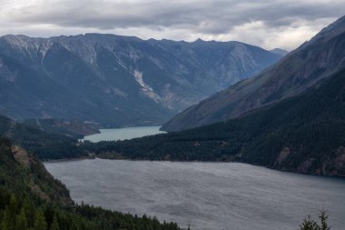 Anderson ve Seton Gölü arasındaki Seton Portage adlı küçük bir kasabanın havadan görüntüsü. Lillooet, Bc, Kanada yakınlarında yer almaktadır..