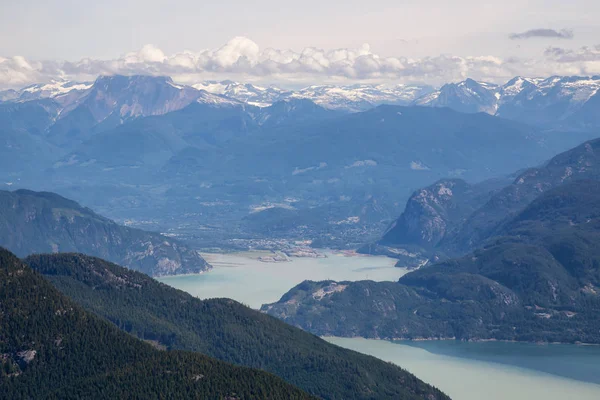 Hermosa Vista Aérea Howe Sound Inlet Squamish City Con Paisaje —  Fotos de Stock