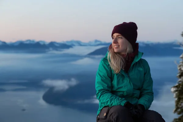 Vancouver Canada November 2019 Adventurous Blond Caucasian Girl Sitting Top — Stock Photo, Image