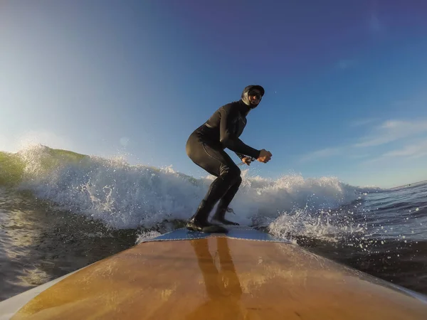 Avontuurlijke Man Surfer Een Paddle Board Surft Oceaan Tijdens Een — Stockfoto