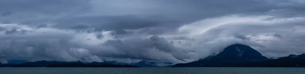 Güzel Panoramik Manzara Dramatik Bulutlu Bir Günbatımında Vancouver Kanada Yakınlarındaki — Stok fotoğraf