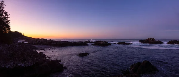 Чудове Панорамне Видовище Узбережжя Скелястого Океану Під Час Яскравого Яскравого — стокове фото