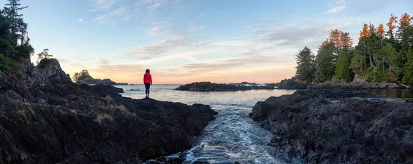 Wild Pacifc Trail Ucluelet Vancouver Island Καναδάς Κορίτσι Enjoyin Την — Φωτογραφία Αρχείου