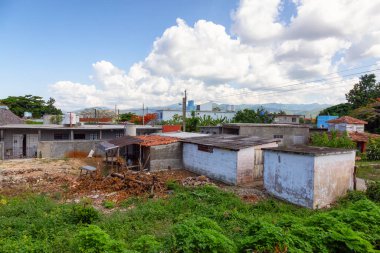 La Boca, Trinidad, Küba - 6 Haziran 2019: Güneşli bir yaz gününde küçük bir Küba Turistik Kasabasının Güzel Manzarası.