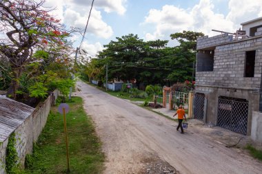 La Boca, Trinidad, Küba - 6 Haziran 2019: Güneşli bir yaz gününde küçük bir Küba Turistik Kasabasının Güzel Manzarası.