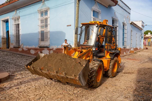 Trinidad Cuba Giugno 2019 Lavoratore Escavatore Sta Lavorando Una Piccola — Foto Stock