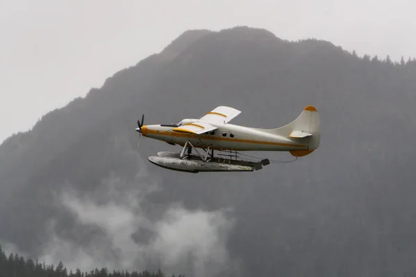 Juneau Alaska United States Floatplane Flying Small Touristic Town Rainy — Stock Photo, Image