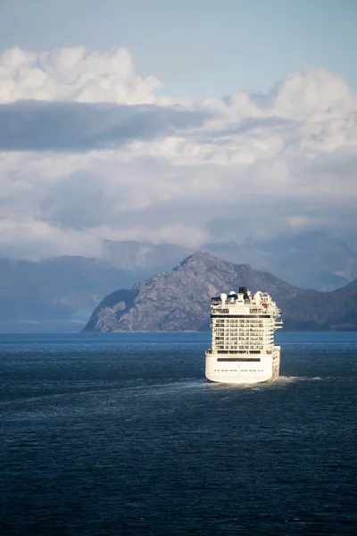 Glacier Bay National Park Preserve Alaska Big White Cruise Ship — Foto de Stock