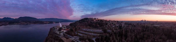 Flygfoto Panoramautsikt Över Modern Stad Färgstark Och Grumlig Solnedgång Taget — Stockfoto