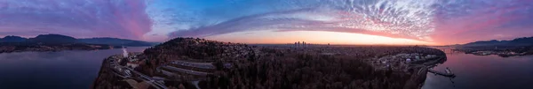 Flygfoto Panoramautsikt Över Modern Stad Färgstark Och Grumlig Solnedgång Taget — Stockfoto