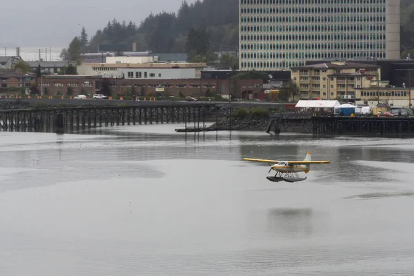 Juneau Alaska Estados Unidos Setembro 2019 Floatplane Está Decolando Água — Fotografia de Stock