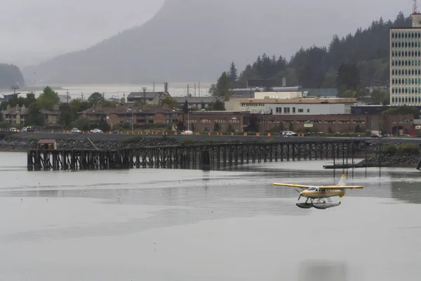Juneau Alaska Estados Unidos Setembro 2019 Floatplane Está Decolando Água — Fotografia de Stock