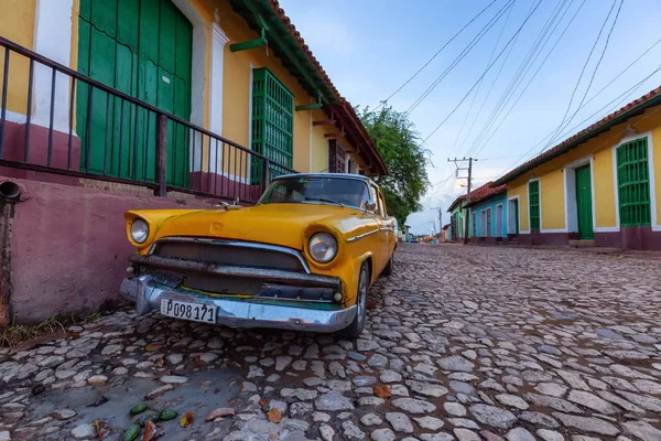 Trinidad Kuba Juni 2019 Utsikt Över Gammal Klassisk Amerikansk Bil — Stockfoto