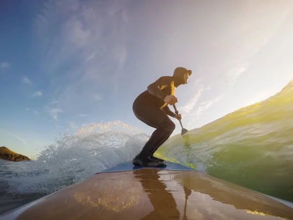 Hombre Suring Waves — Foto de Stock