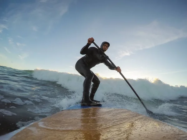 Hombre Suring Waves — Foto de Stock