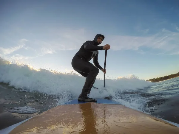 Hombre Suring Waves —  Fotos de Stock