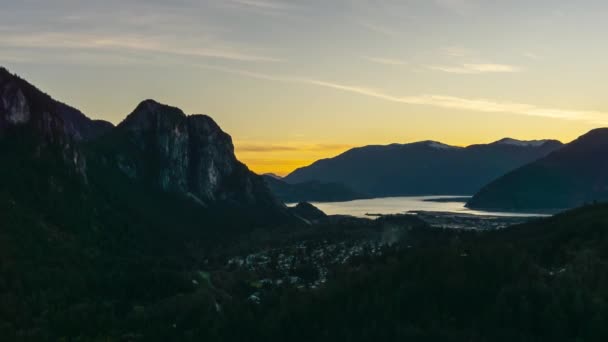 Time Lapse of Squamish durante o pôr do sol — Vídeo de Stock