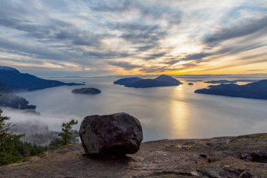 Tünel Kayalıkları Yürüyüşü, Howe Sound, Vancouver 'ın kuzeyinde.