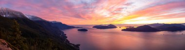 Panoramik Kanada Dağ Manzarası