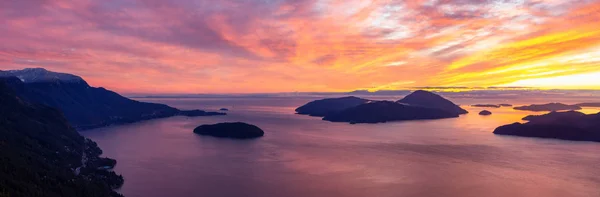 Panoramische kanadische Berglandschaft Blick — Stockfoto