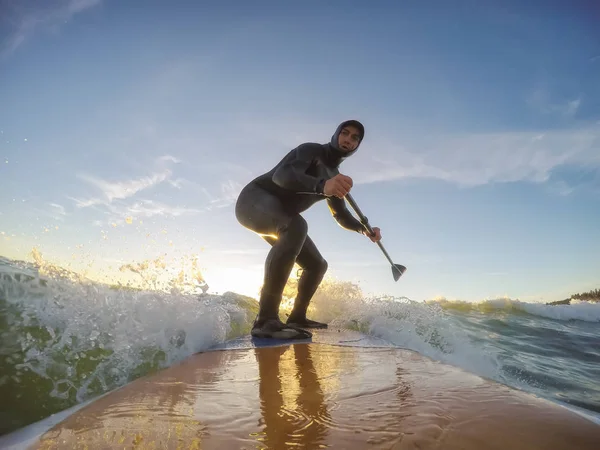 Człowiek Suring Waves — Zdjęcie stockowe