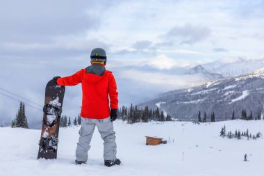 Whistler Dağı 'nda Erkek Snowboardcu